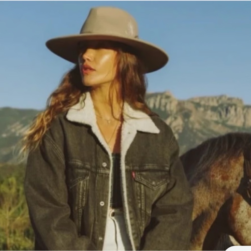 Wyeth x Frida 100% wool hat - NWT